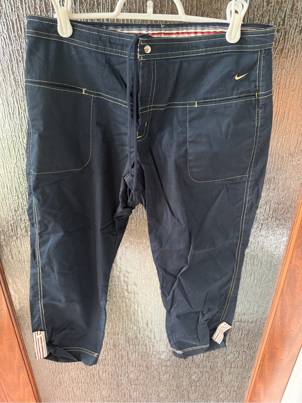 Nike Black Capri Exercise Pants, Size Small (4–6)